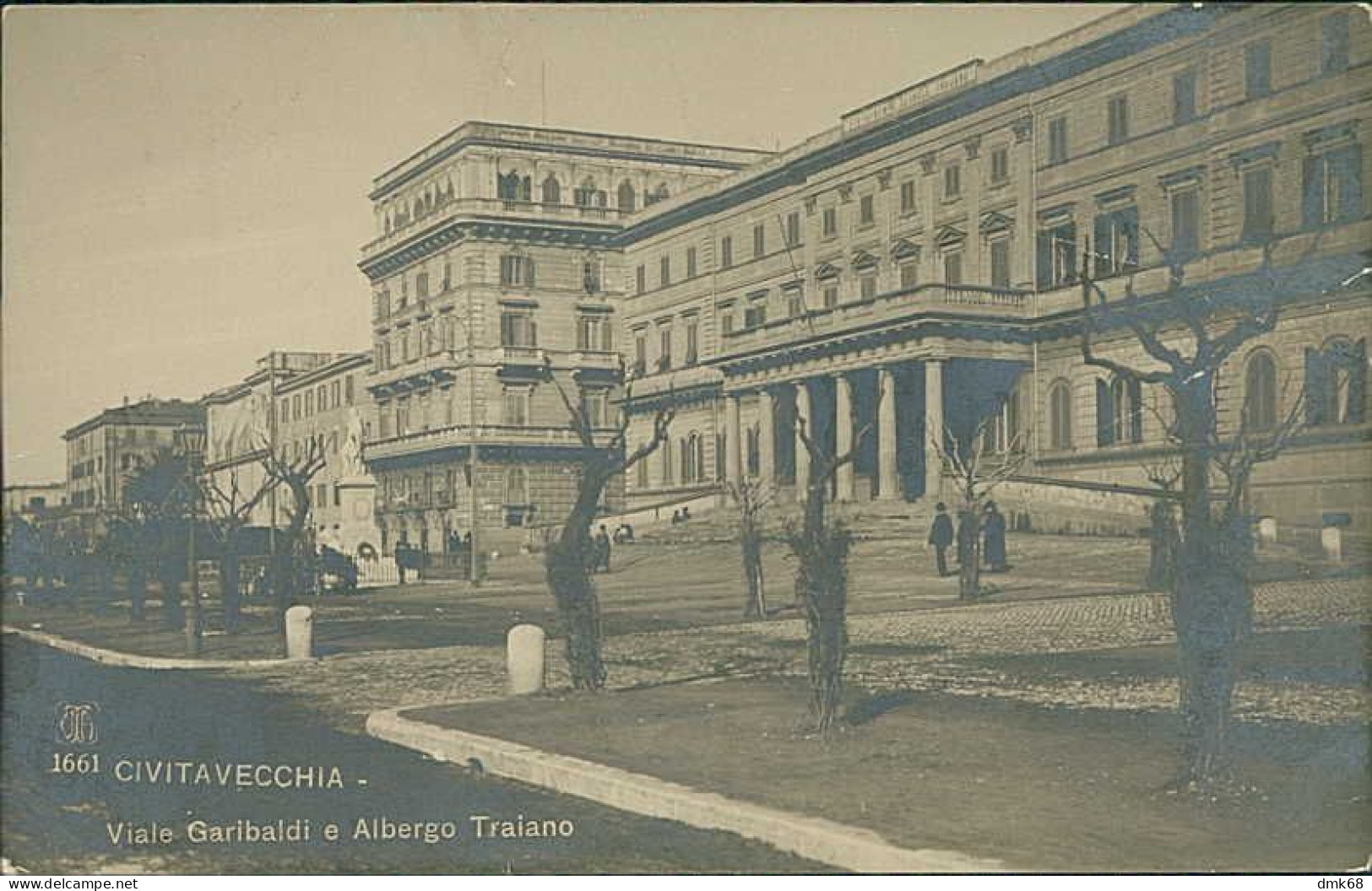 CIVITAVECCHIA - VIALE GARIBALDI E ALBERGO TRAIANO - CARTOLINA FOTOGRAFICA - EDIZ. UTA - 1920s (18937) - Civitavecchia