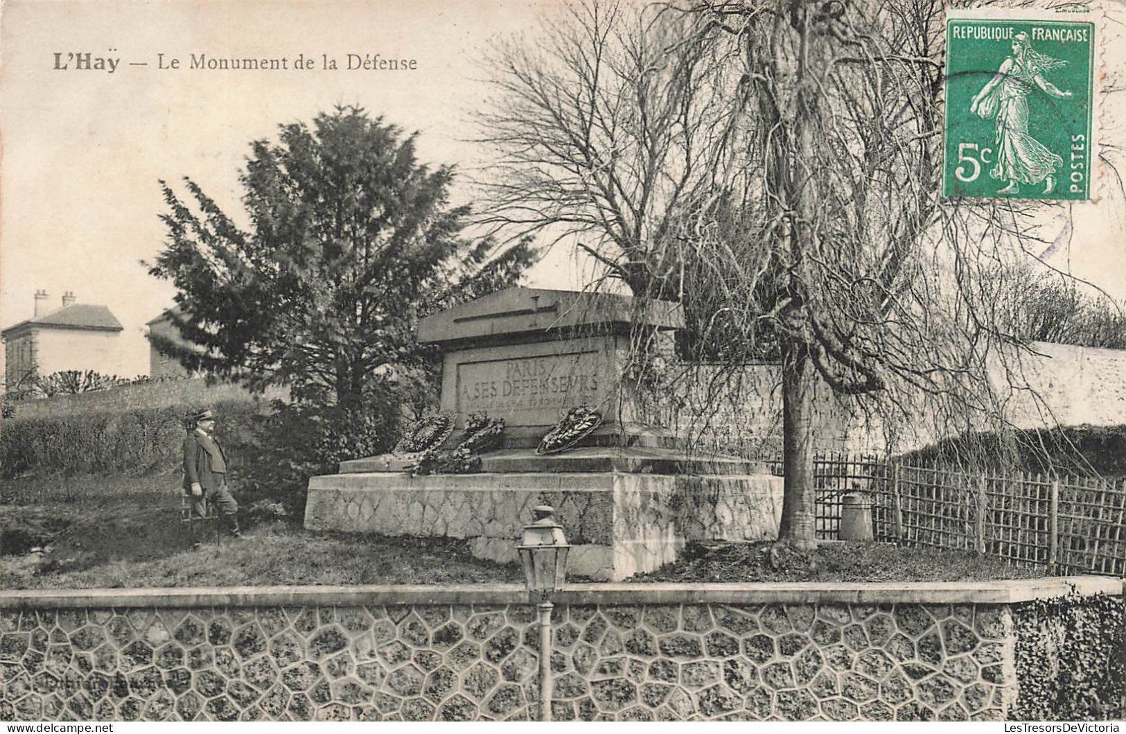 FRANCE - L'Hay - Le Monument De La Défense - Carte Postale Ancienne - L'Hay Les Roses