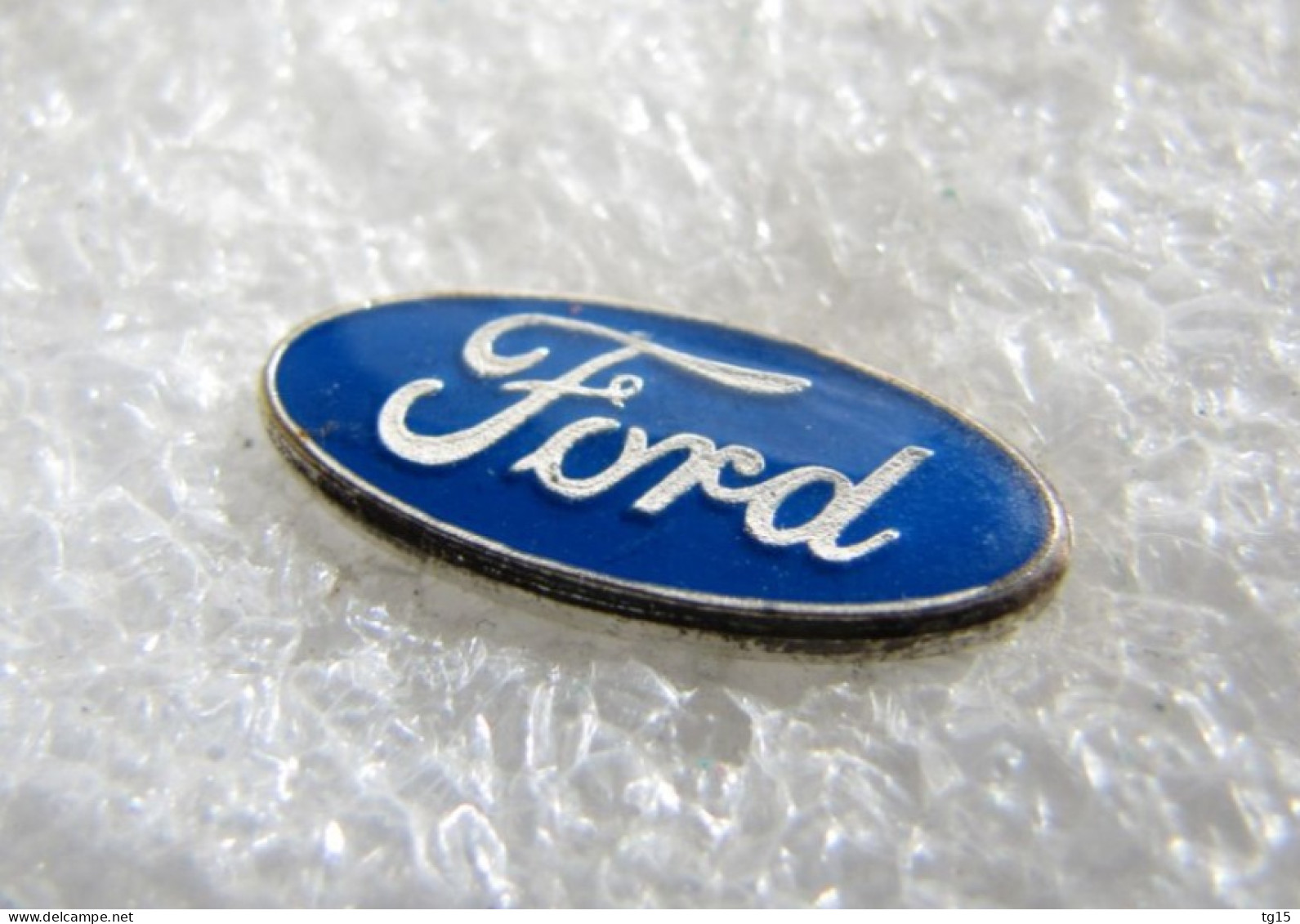 PIN'S    LOGO  FORD  16 X 7 Mm - Ford