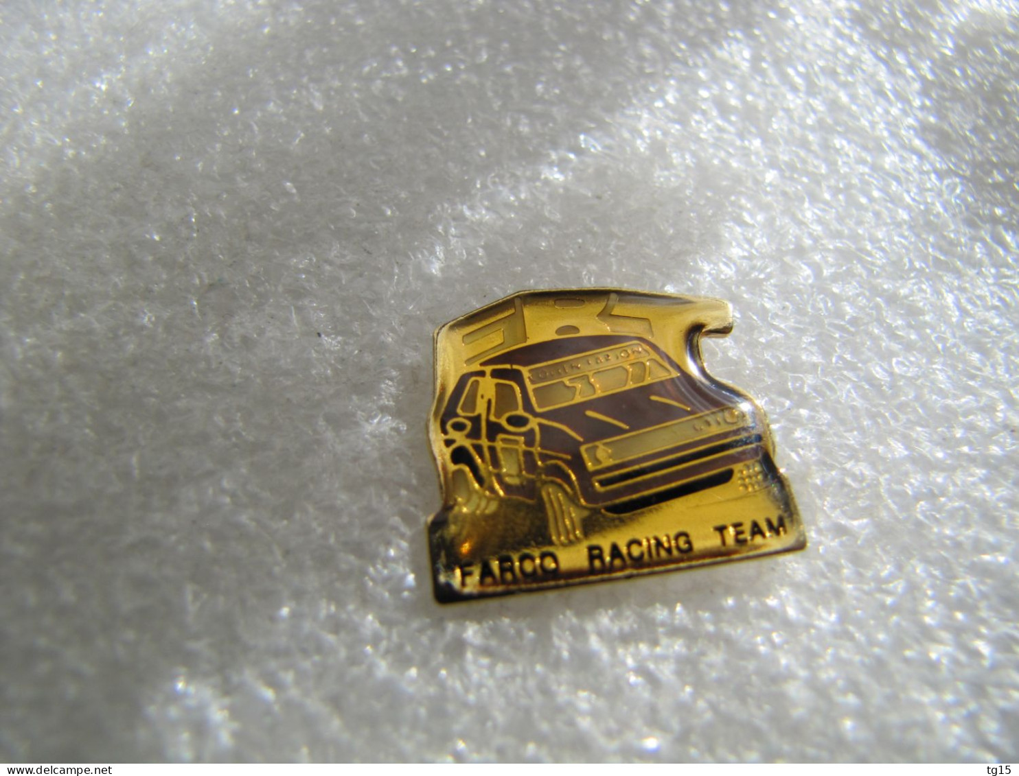 PIN'S    VOLKSWAGEN  GOLF GTI  RALLYE  F R T  FARCO RACING TEAM - Volkswagen