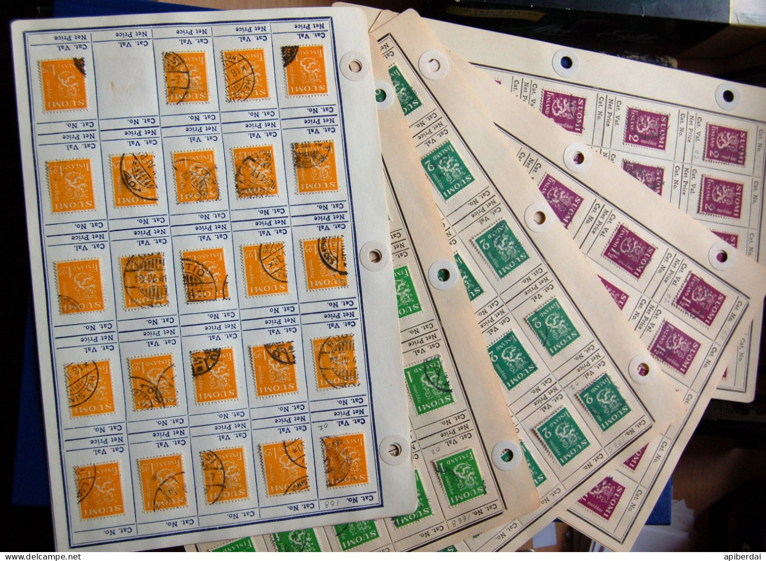 Finlande Suomi - 26 Sheets Of Paper With Nearby 550 Stamps Used - Oblitérés