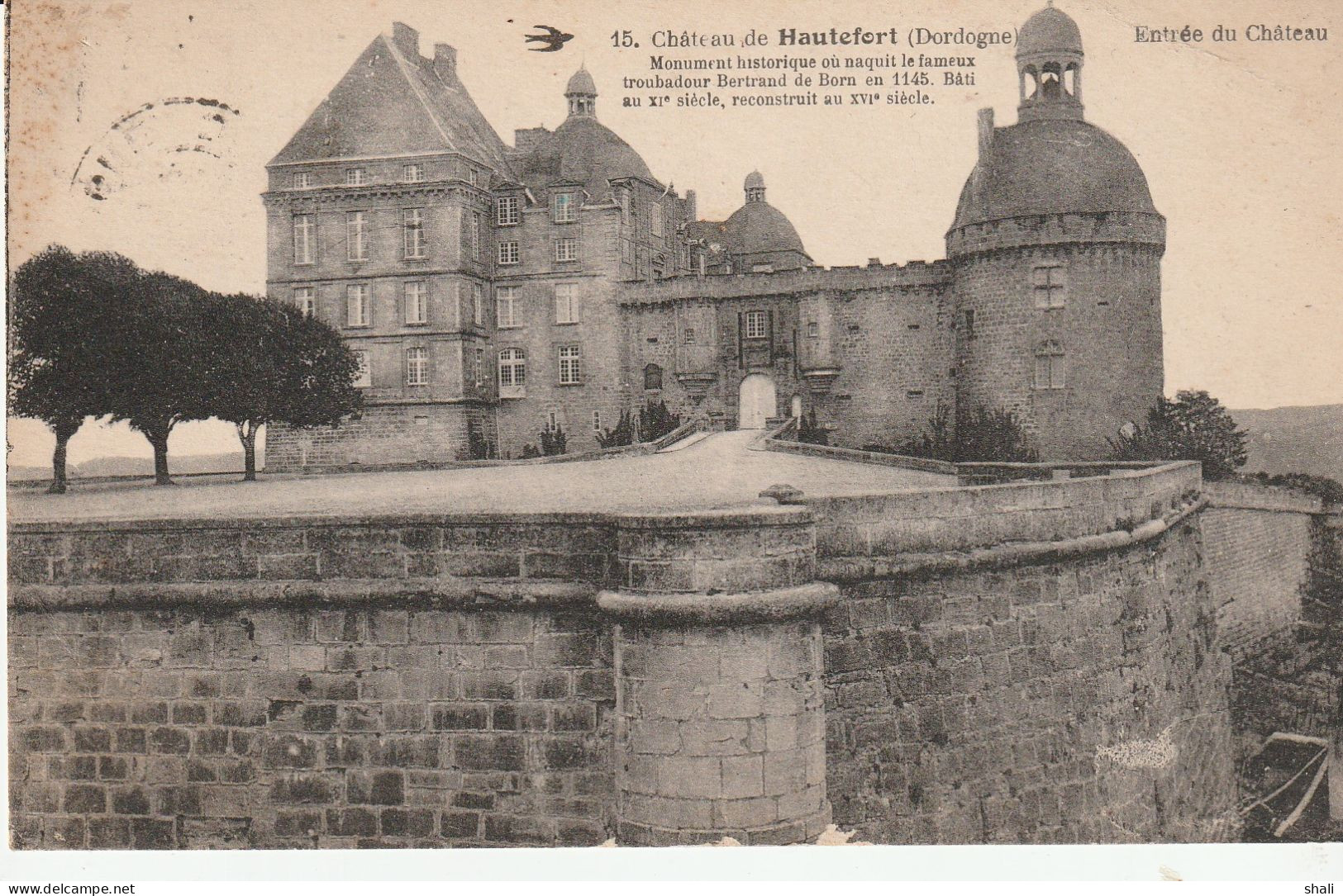 CPA CHATEAU DE HAUTEFORT ENTREE DU CHATEAU - Hautefort