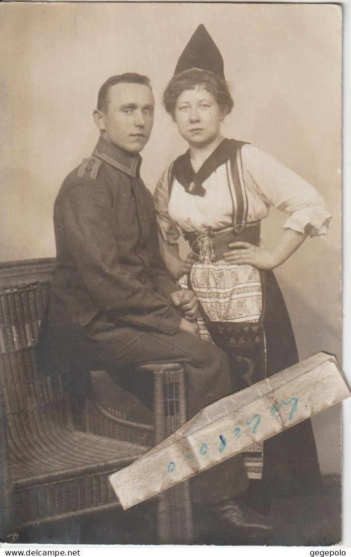 KÖNIGSBERG - Un Couple Qui Pose En 1919 ( Carte Photo ) - Uniformes