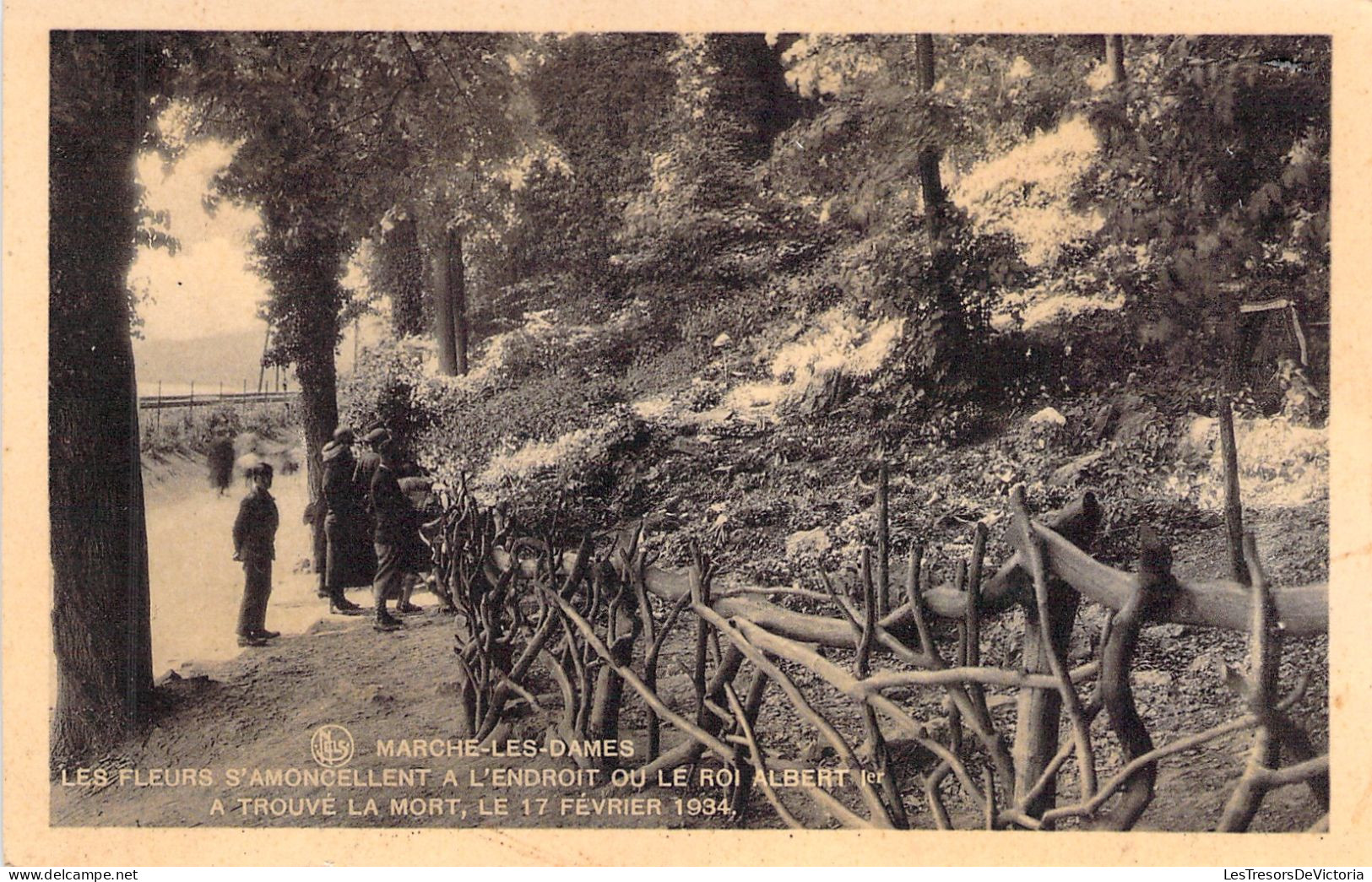 BELGIQUE - Marche Les Dames - Les Fleurs S'amoncellent Pour Le Roi Albert 1er - Carte Postale Ancienne - Autres & Non Classés