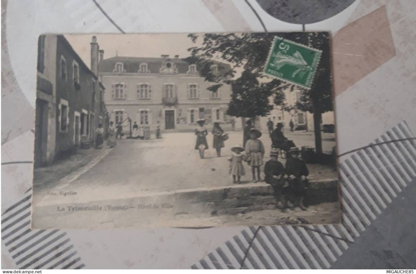 Carte   Postale   DE  La TRIMOUILLE   Hôtel De Ville - La Trimouille