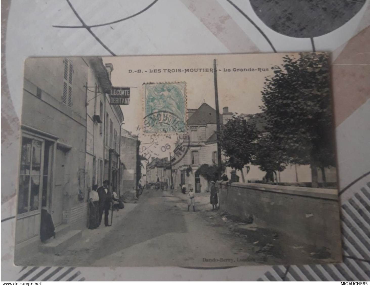 Carte   Postale   LES TROIS MOUTIERS  La Grande Rue  1906 - Les Trois Moutiers