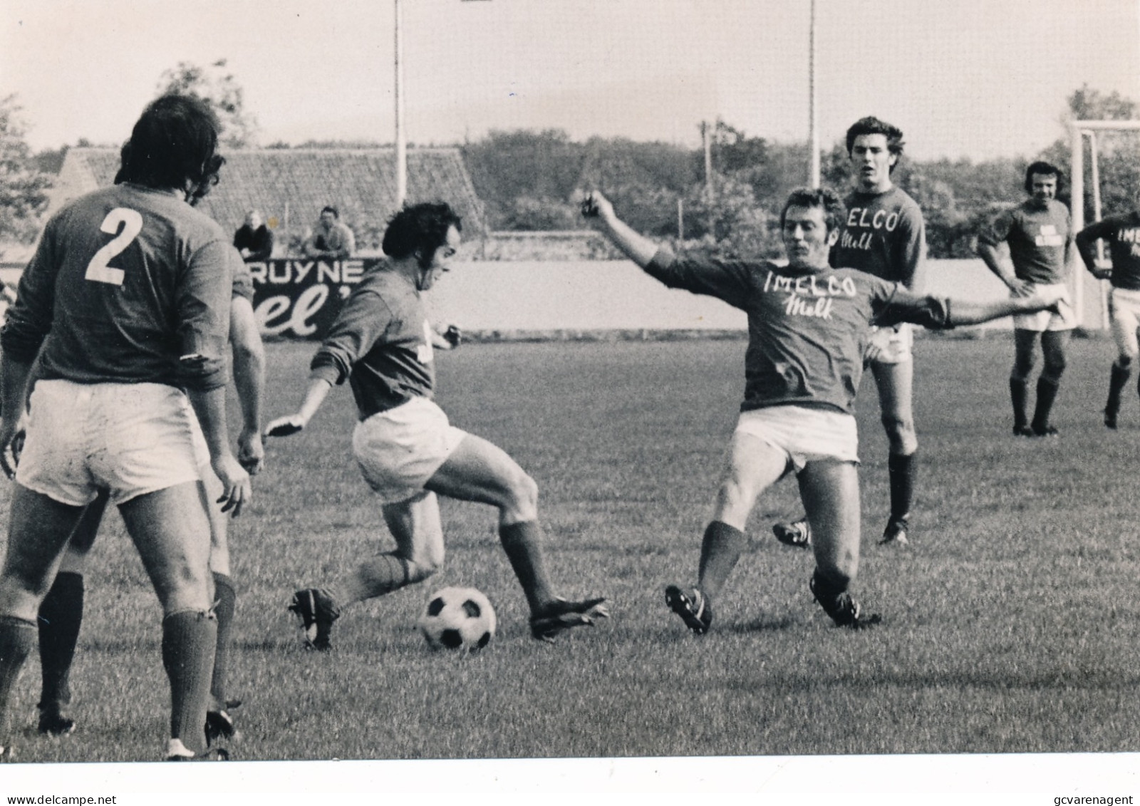 AALTER 1973  FOTO 15  10 CM - VOETBAL AALTER TEGEN JONG LEDE = V.DER LINDEN IN STRIJD MET CAMMU - Aalter