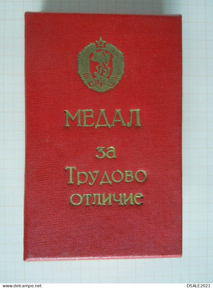 Bulgaria Bulgarie Bulgarien, Bulgarian 1970s Order, Medal For Labor Distinction With Original Box (ds1164) - Other & Unclassified