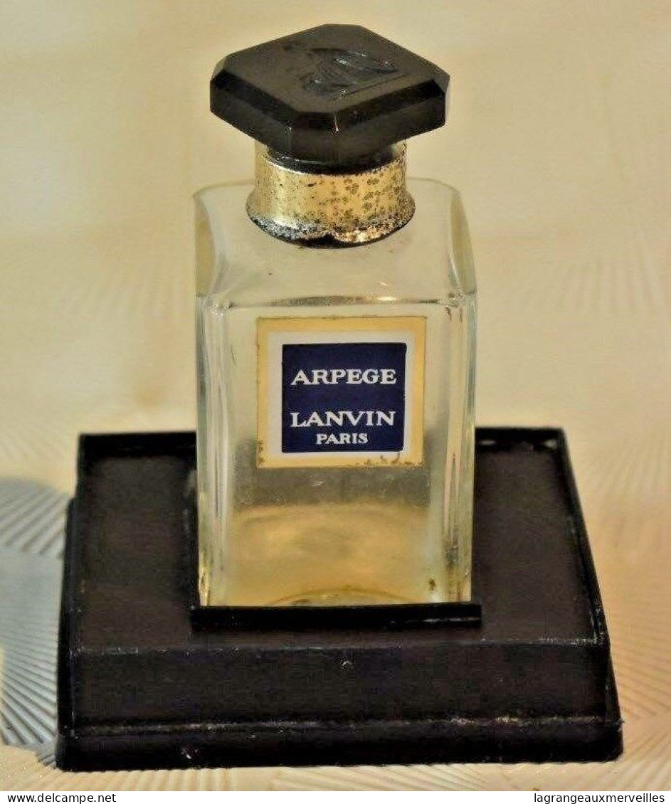 C97 Ancien Flacon De Parfum De Collection Lanvin Paris France - Frascos (vacíos)