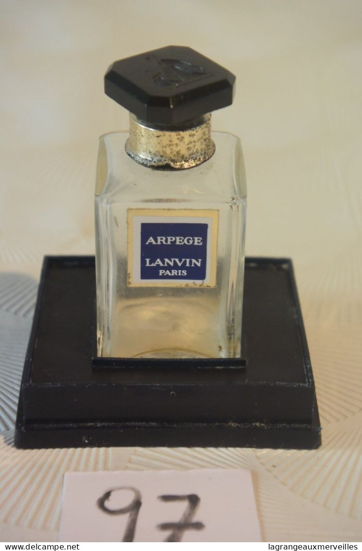 C97 Ancien Flacon De Parfum De Collection Lanvin Paris France - Flacons (vides)