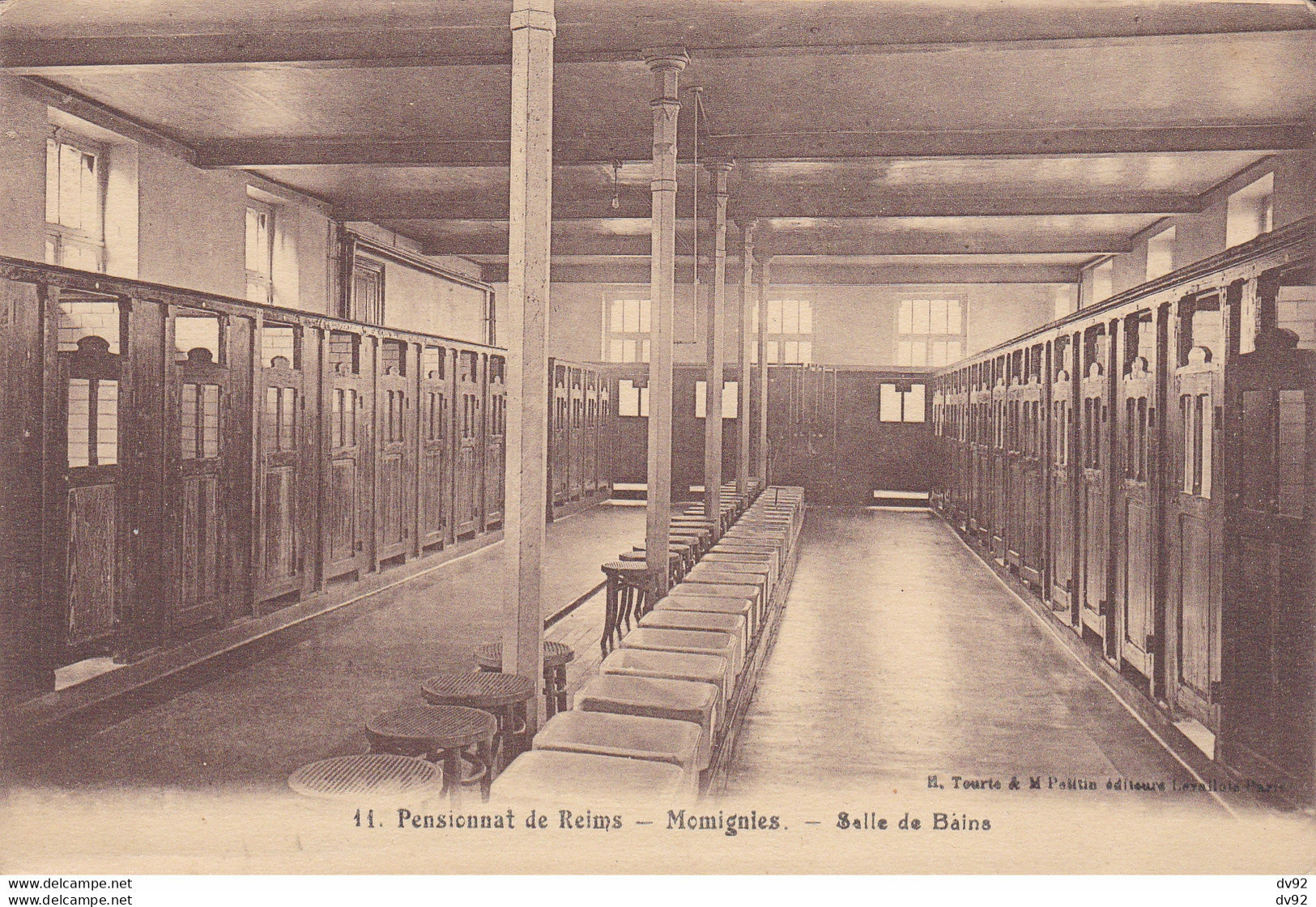 BELGIQUE MOMIGNIES PENSIONNAT DE REIMS SALLE DE BAINS - Momignies