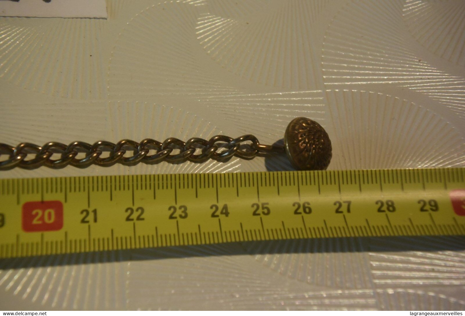 C97 Ancienne Petite Chaine Travaillée Avec Boutons - Necklaces/Chains