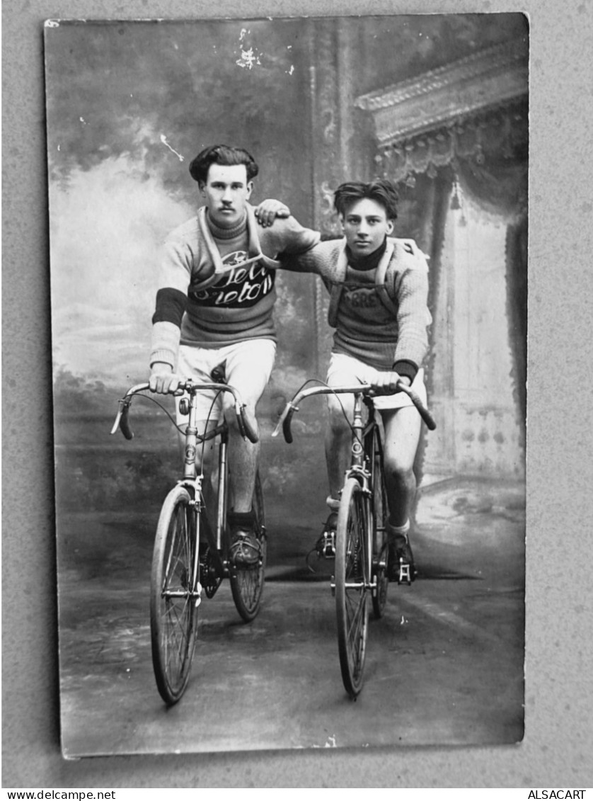 Carte Photo , 2 Cyclistes Sur Leurs Bicyclette - Cycling