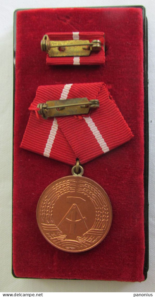 DDR East Germany Communism Medaille Medal With Box - Alemania