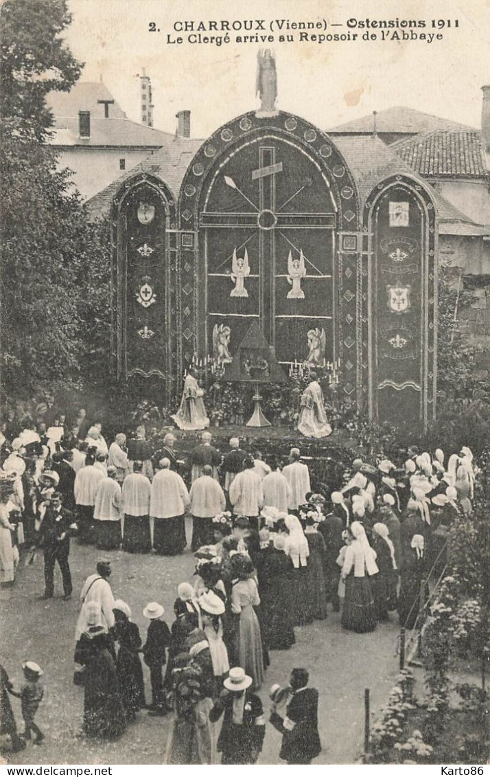 Charroux * Les Ostansions 1911 * Le Clergé Arrive Au Reposoir De L'abbaye * Fête Religieuse - Charroux