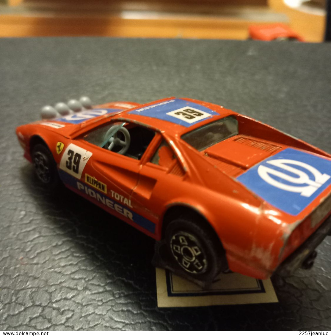 Ferrari 308 GTB  Miniature  De  Burago ( Made In Italy )   1/43 - Burago