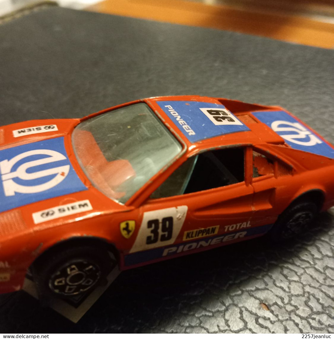 Ferrari 308 GTB  Miniature  De  Burago ( Made In Italy )   1/43 - Burago