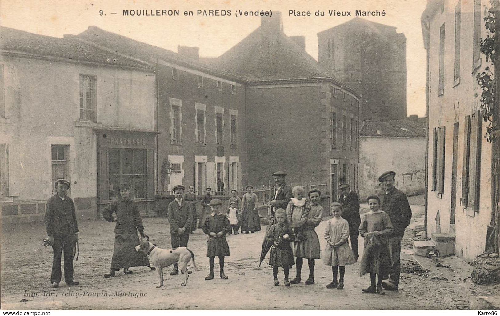 Mouilleron En Pareds * La Place Du Vieux Marché * Pharmacie * Villageois - Mouilleron En Pareds