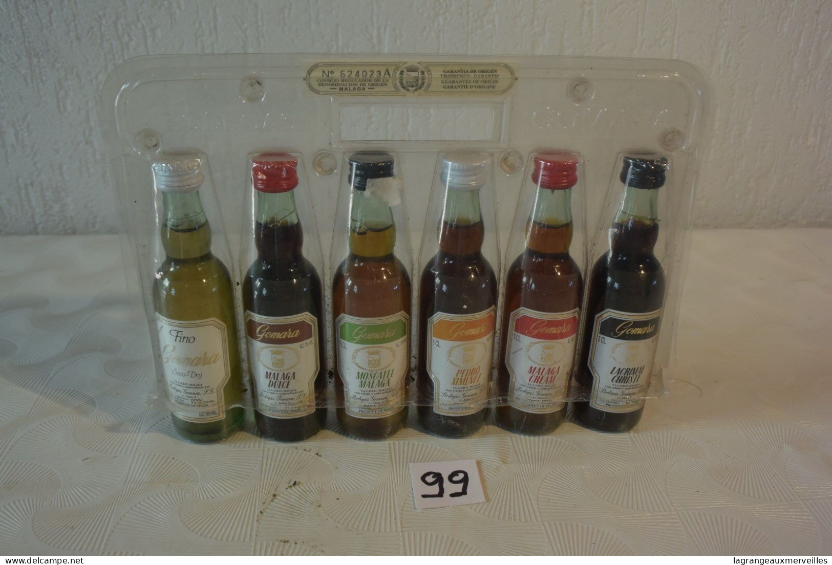 C99 6 Miniatures De Bouteilles Alcool Souvenir De Malaga Espagne - Mignonettes