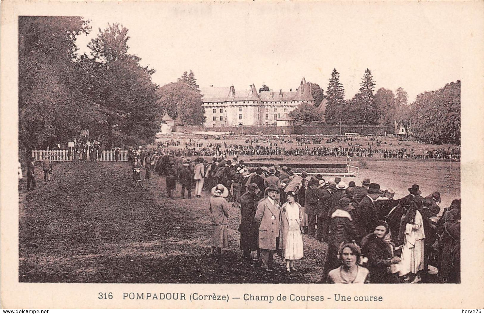 POMPADOUR - Champ De Courses - Une Course - Arnac Pompadour