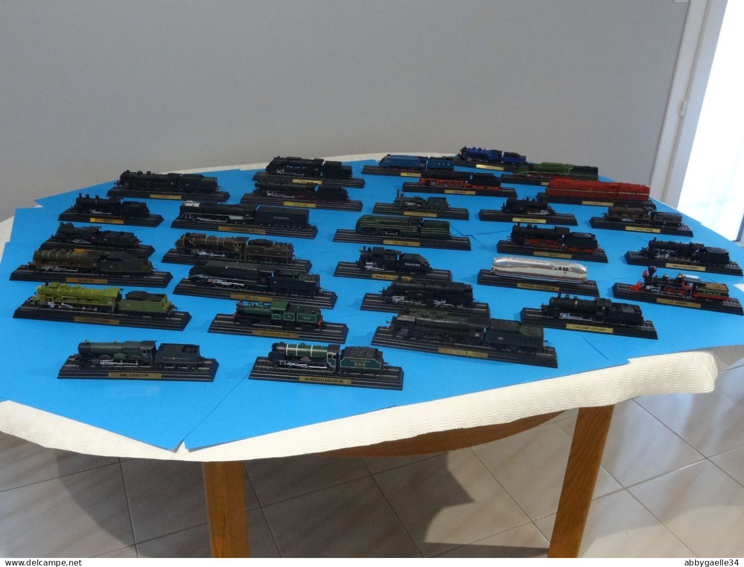 A Saisir **Lot De 29 Locomotives** En Plastique édition HACHETTE Voir Description Pour Détail Des Modèles - Treinen