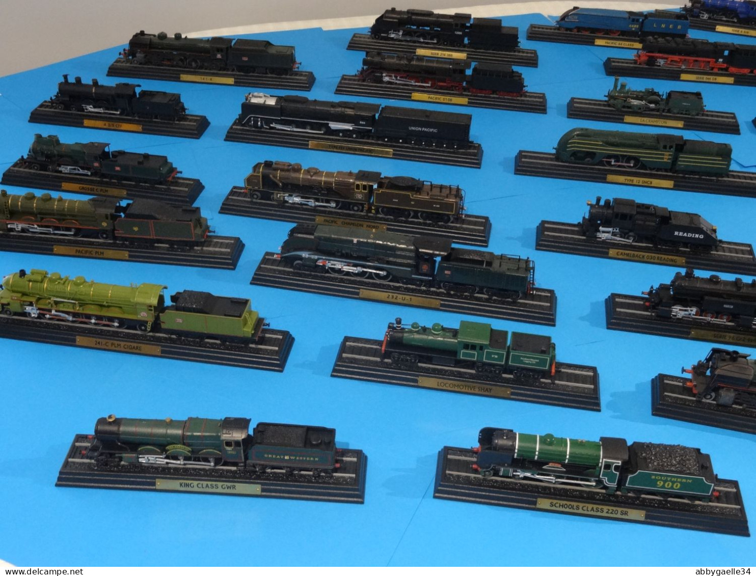 A Saisir **Lot De 29 Locomotives** En Plastique édition HACHETTE Voir Description Pour Détail Des Modèles - Lokomotiven