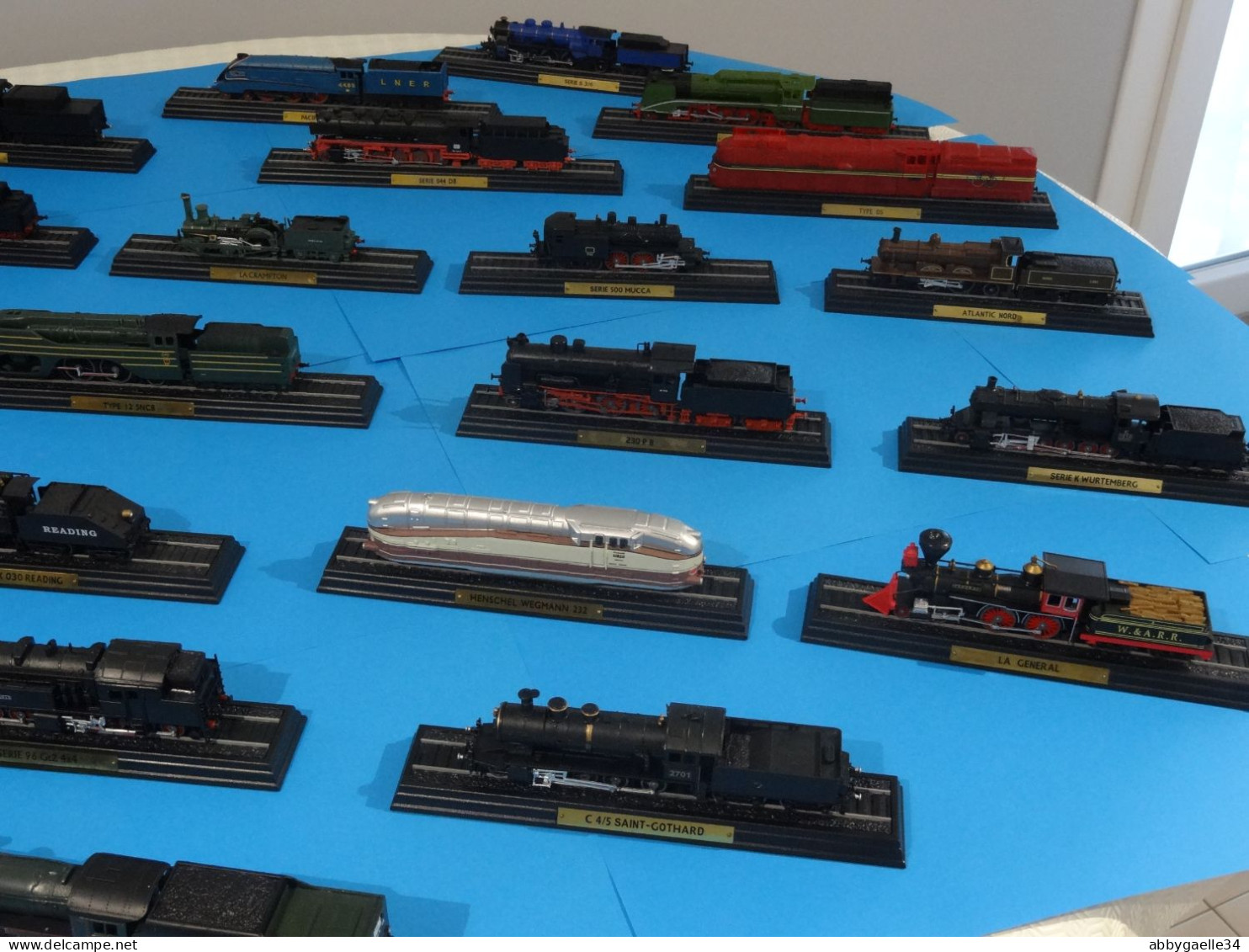 A Saisir **Lot De 29 Locomotives** En Plastique édition HACHETTE Voir Description Pour Détail Des Modèles - Lokomotiven