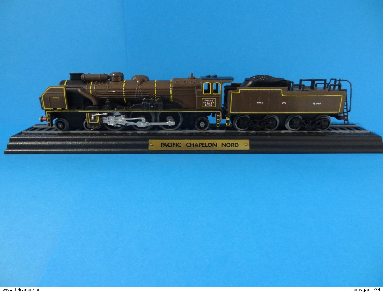 A saisir **Lot de 29 locomotives** en plastique édition HACHETTE voir description pour détail des modèles