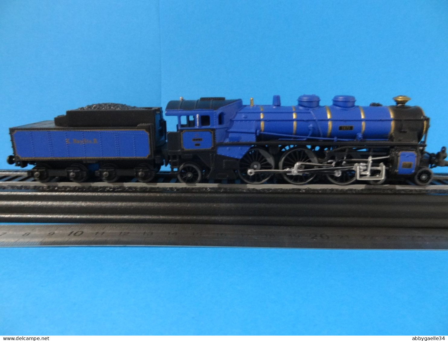 A saisir **Lot de 29 locomotives** en plastique édition HACHETTE voir description pour détail des modèles
