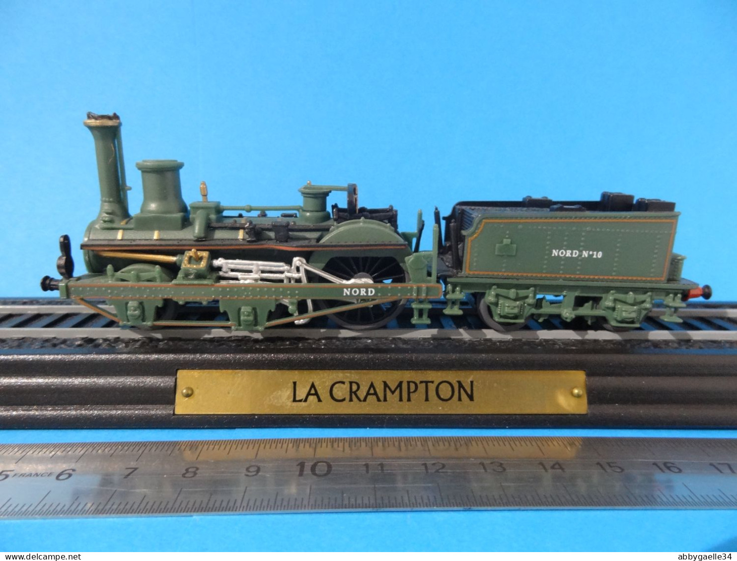 A saisir **Lot de 29 locomotives** en plastique édition HACHETTE voir description pour détail des modèles