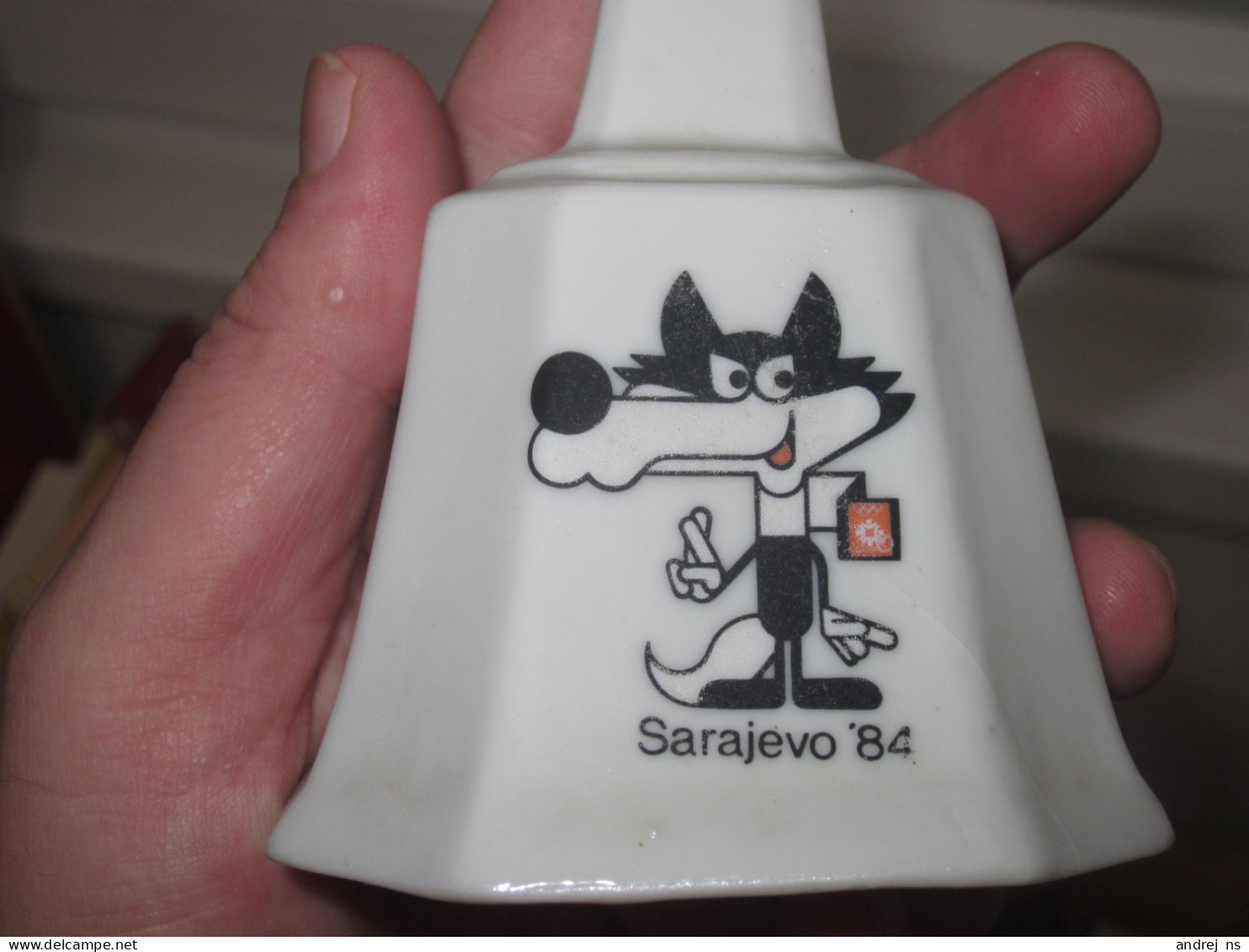 Sarajevo 1984 Vucko An Old Porcelain Bell - Bekleidung, Souvenirs Und Sonstige