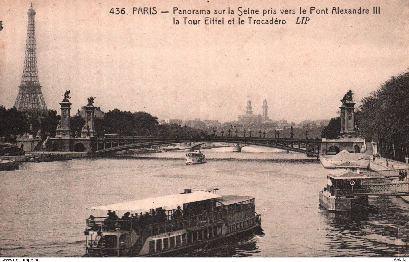 20475  PARIS  Panorama Sur La Seine Pont Alexandre III La Tour Eiffel Et Le Trocadéro ( Péniches Bateaux) ( 2 Scans) 75 - La Seine Et Ses Bords