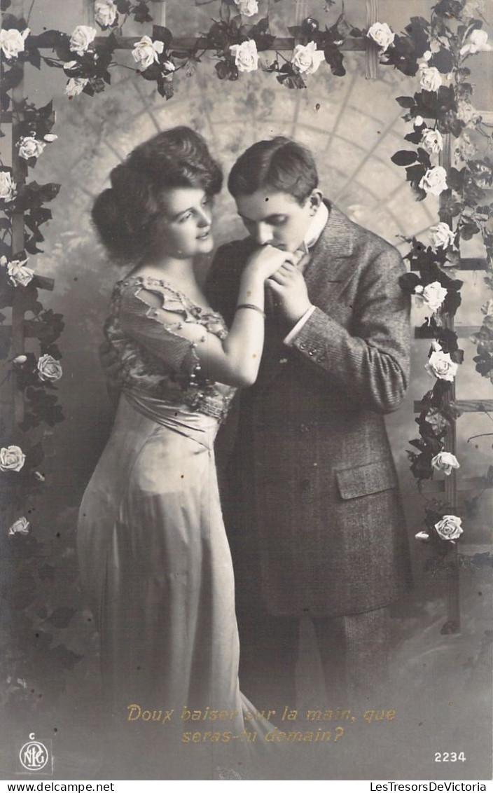 FANTAISIE - couple - lot de 5 cpa d'un homme en train de séduire une femme sous un rosier - carte postale ancienne