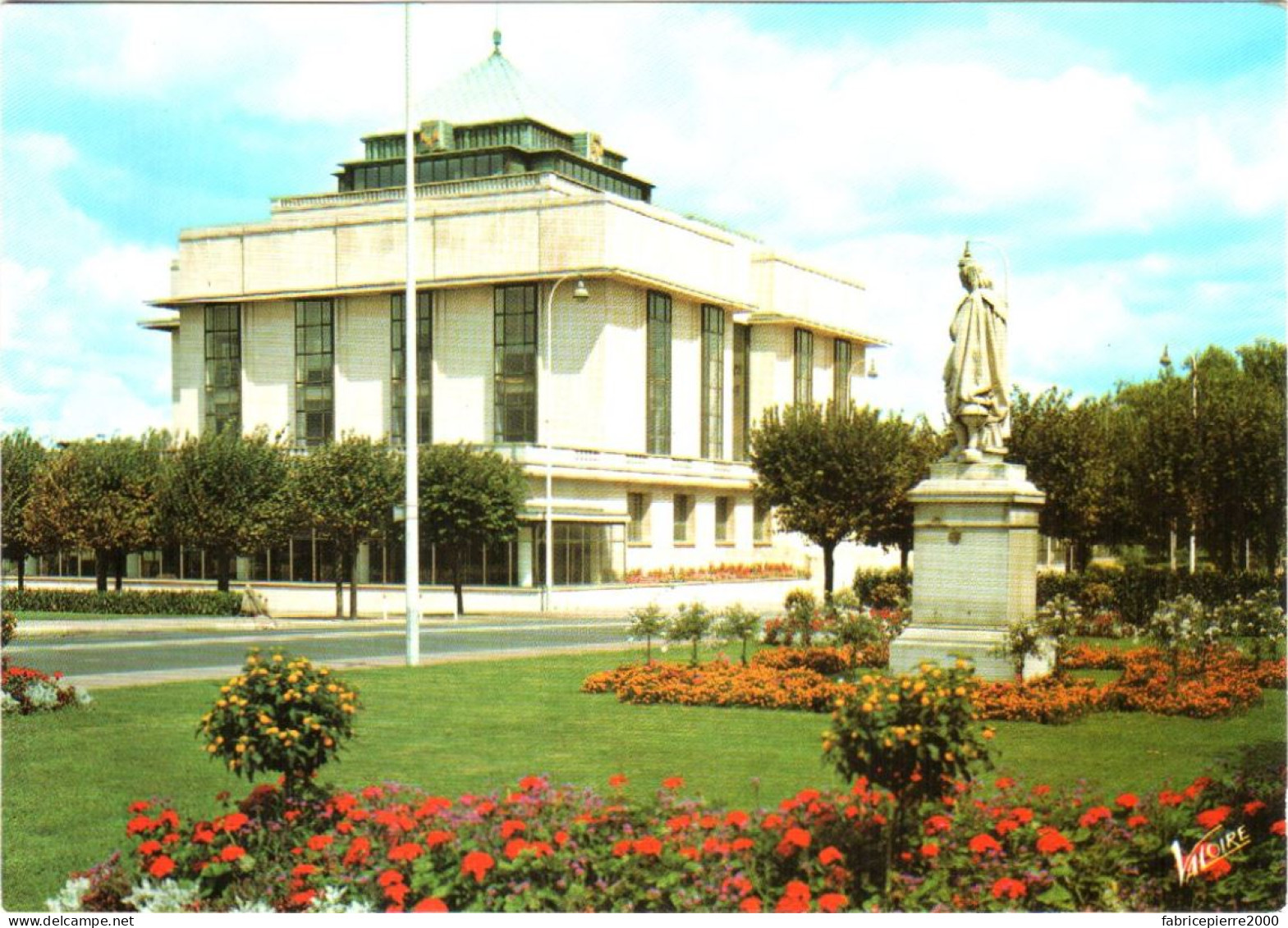 CPM 37 (Indre-et-Loire) Tours - La Bibliothèque Municipale TBE - Libraries