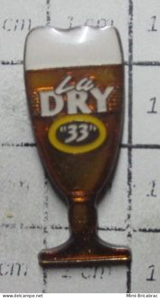 712E  Pin's Pins / Beau Et Rare / BIERE / VERRE DE BIERE PRESSION LA DRY "33" - Bière