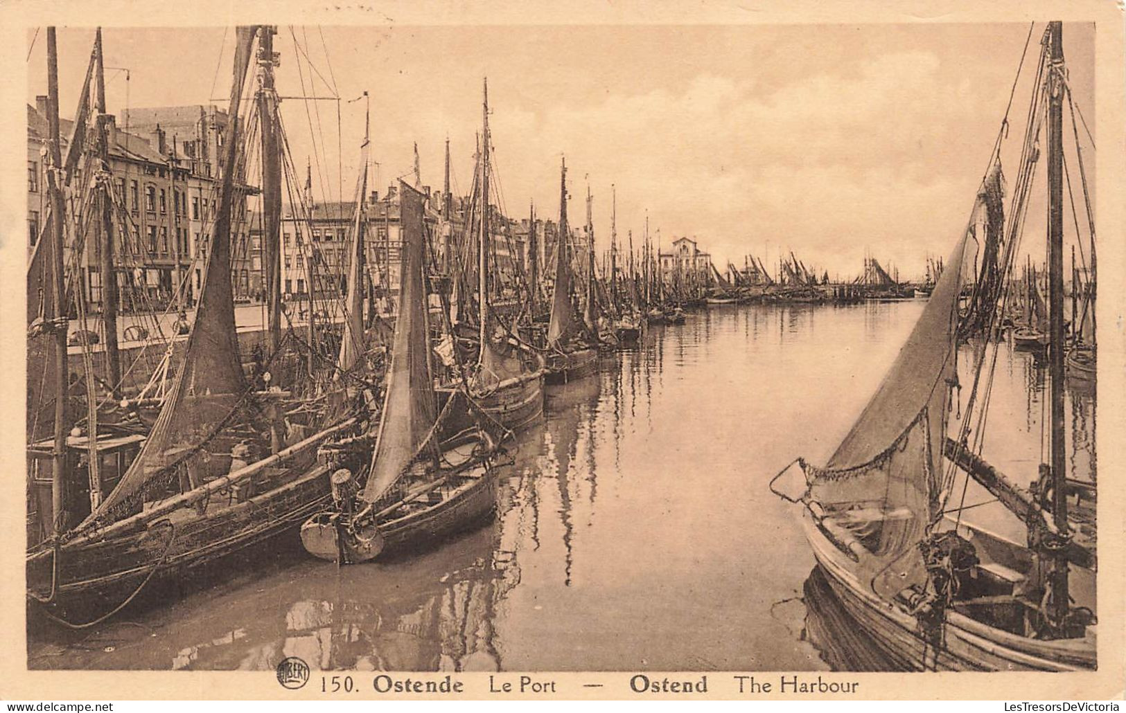 BELGIQUE - Ostende - Des Bateaux Stationnant Au Port - Carte Postale Ancienne - Oostende