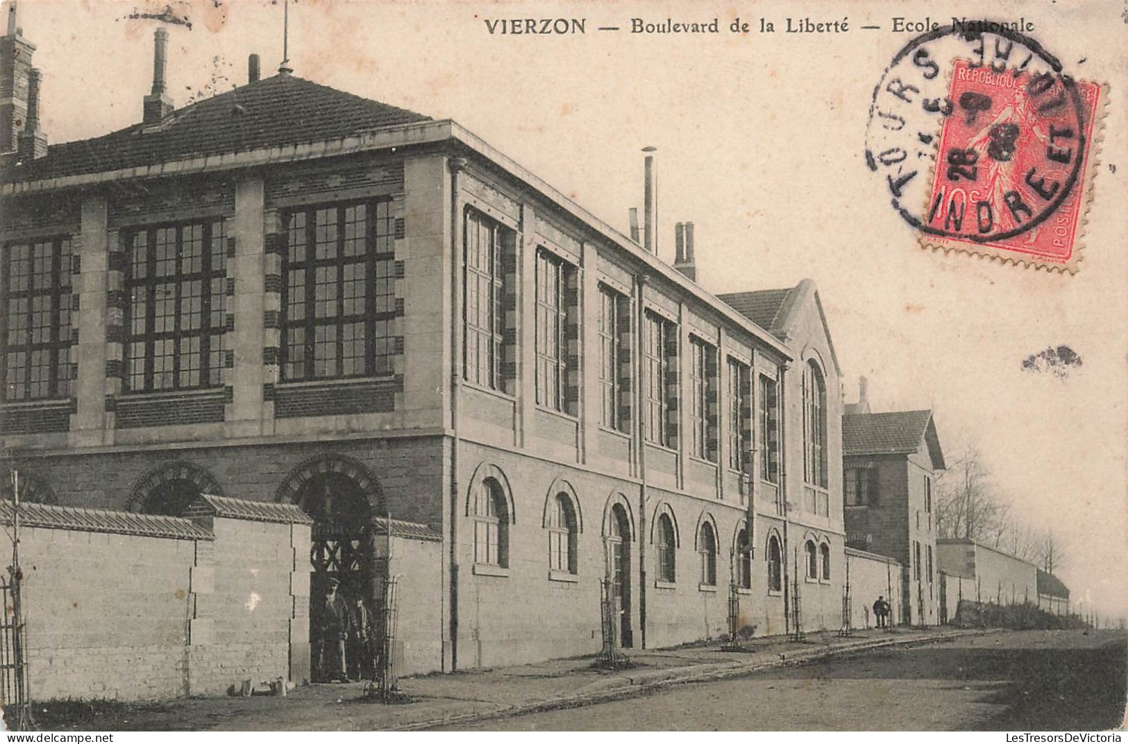 FRANCE - Vierzon - Boulevard De La Liberté - Ecole Nationale - Carte Postale Ancienne - Vierzon