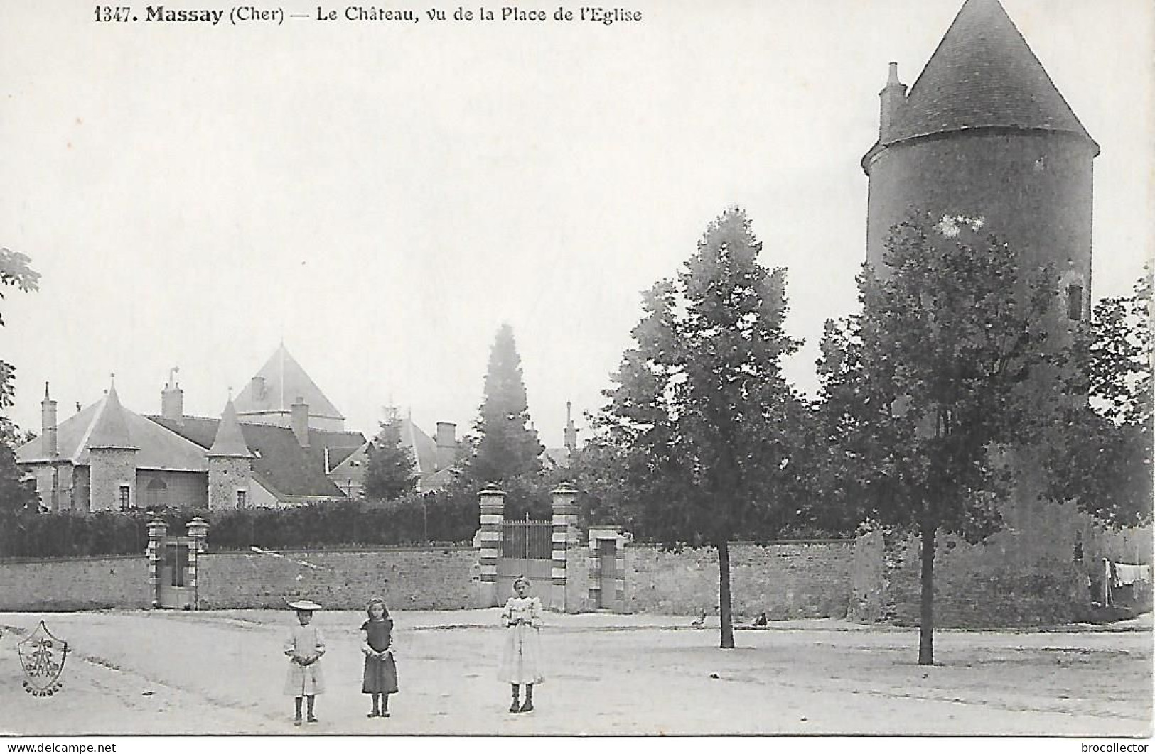 MASSAY ( 18 ) -  Le Château , Vue De La Place De L'Eglise - Massay