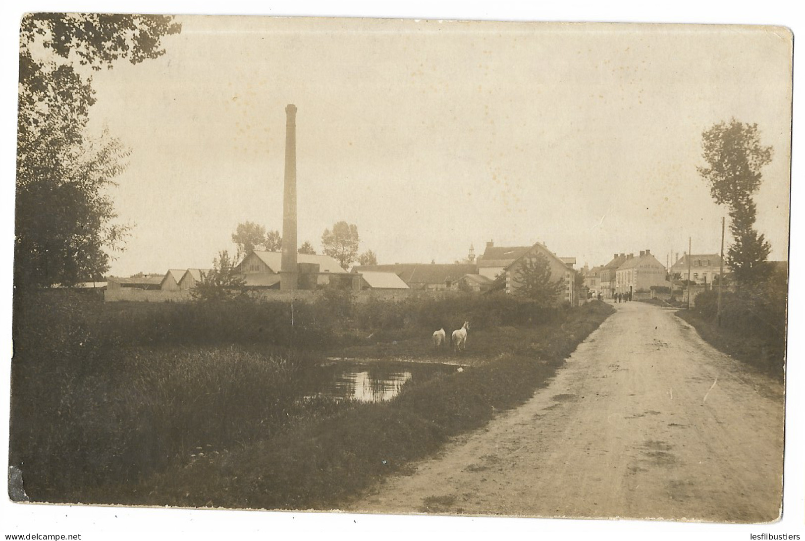 CPA 37 CLERE Carte Photo - L' Entrée Du Bourg - Au Loin Scierie Mécanique DELHOMMEAU - Cléré-les-Pins