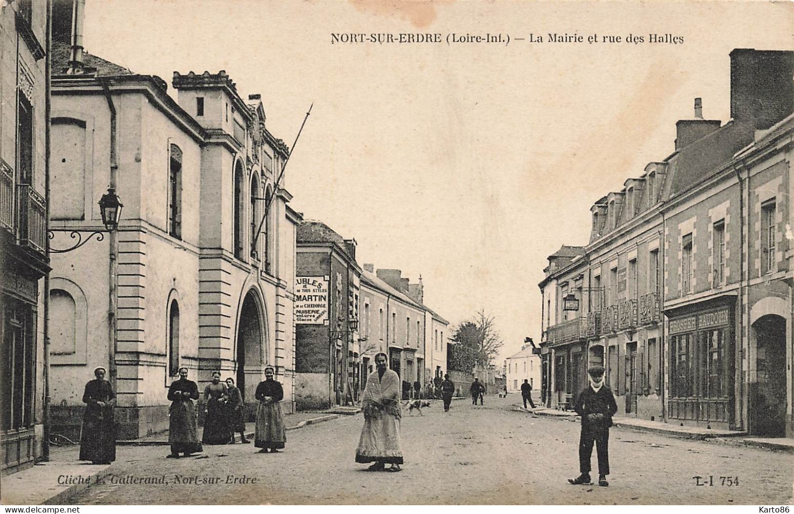 Nort Sur Erdre * La Mairie Et La Rue Des Halles * Commerce Magasin PROSPER BAUDOUIN - Nort Sur Erdre