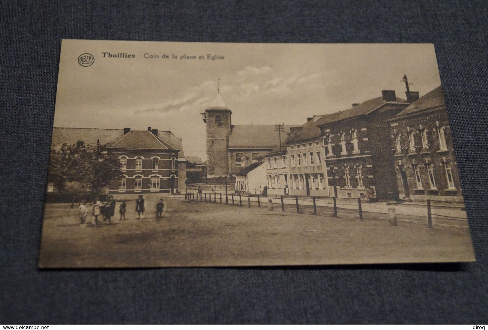 Thuillies , Coin De La Place Et L'église, Belle Ancienne Carte Postale,pour Collection - Thuin