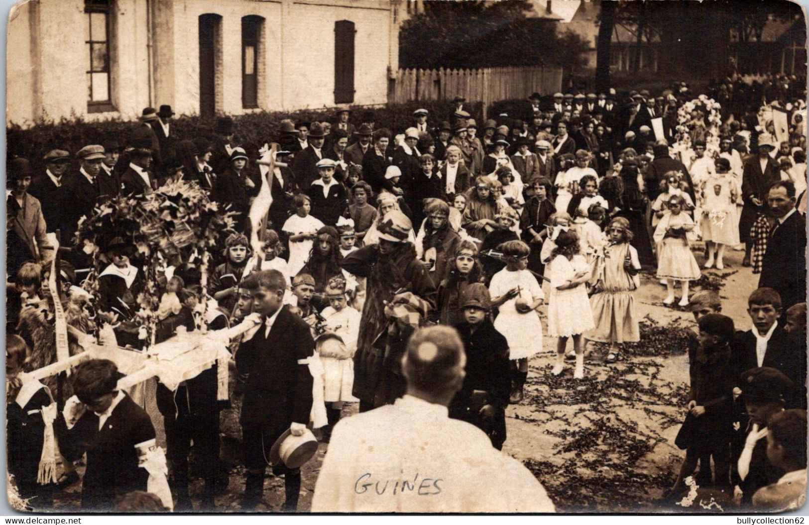 CPA  - SELECTION - GUINES  -  CARTE PHOTO  -  Procession. - Guines