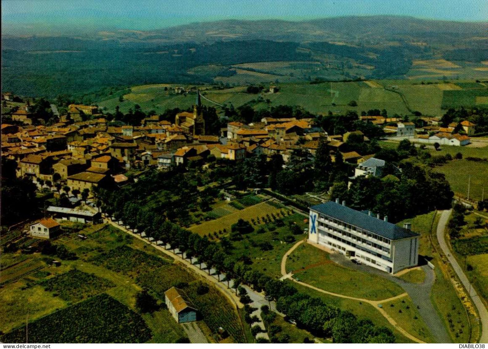 LE BOIS D ' OINGT   ( RHONE )   VUE GENERALE ; AU PREMIER PLAN , LA MAISON DE REPOS - Le Bois D'Oingt