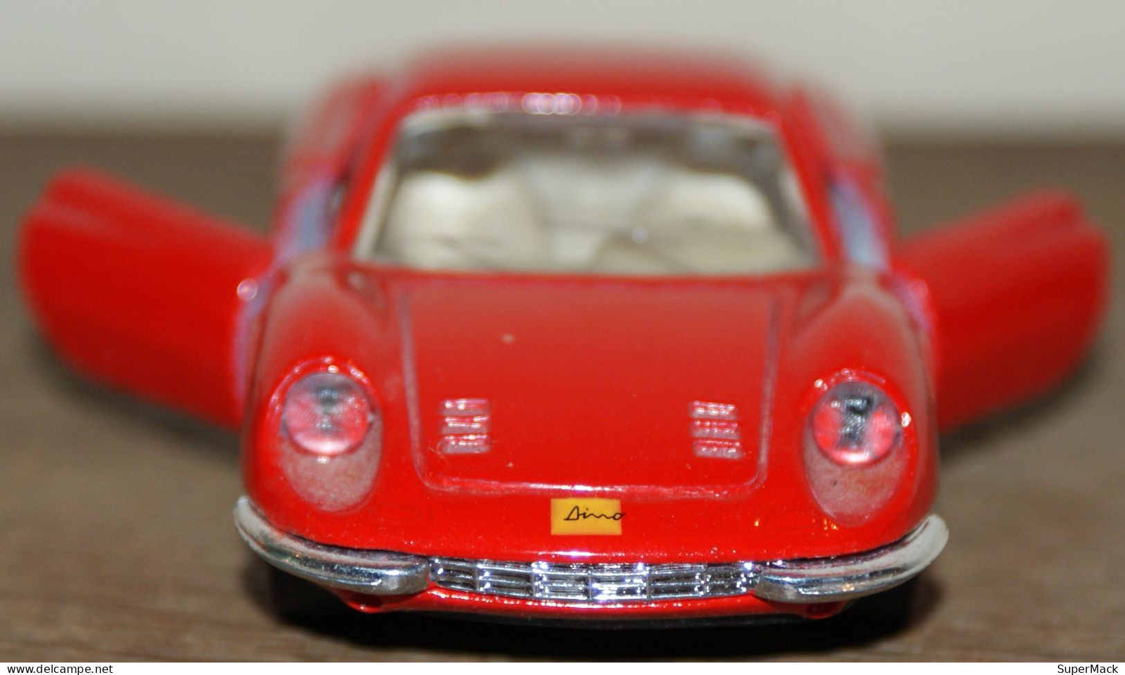 MAISTO (Collection SHELL) - Ferrari Dino 246 GT rouge 1:36