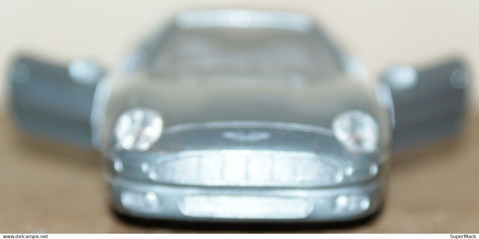 MAISTO (Collection SHELL) - Aston Martin DB7 bleue claire - 1:40