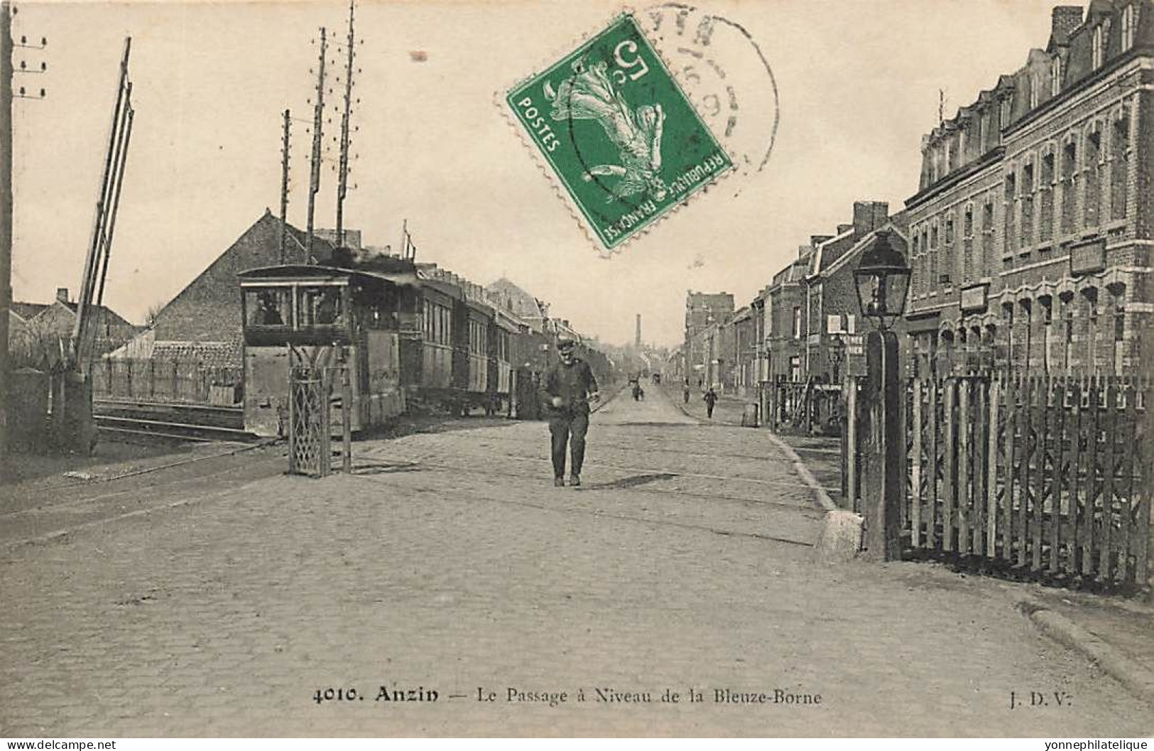 59 - NORD - ANZIN - Le Passage à Niveau De La Bleuze-Borne - Tramway à Vapeur - 10217 - Anzin