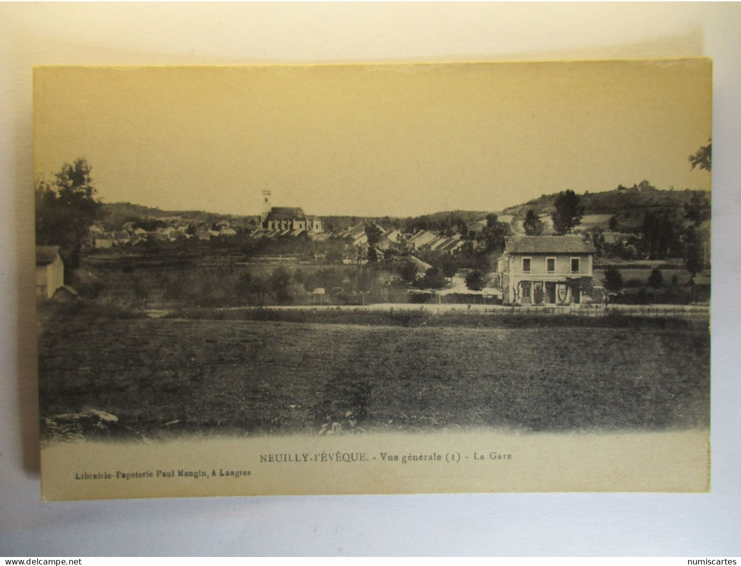 Carte Postale Neuilly L'Eveque (52) Vue Générale - La Gare (Petit Format Noir Et Blanc Non Circulée ) - Neuilly L'Eveque