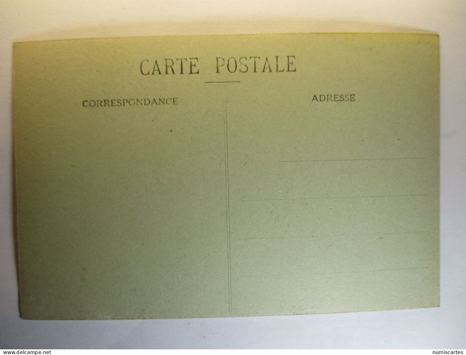 Carte Postale Neuilly L'Eveque (52) L'Eglise (Petit Format Noir Et Blanc Non Circulée ) - Neuilly L'Eveque
