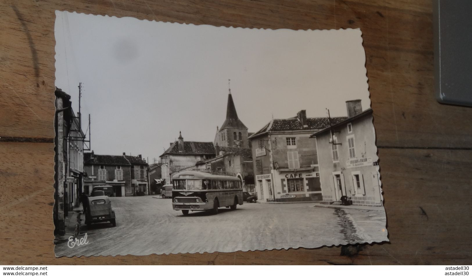 LUSSAC LES CHATEAUX : Place St Sornin .................. AC-G1171 - Lussac Les Chateaux