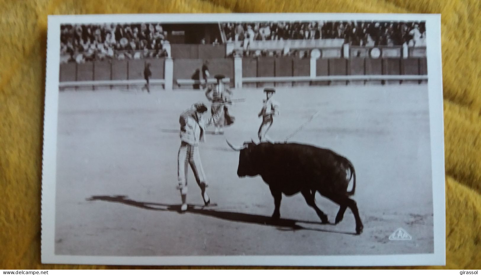 CPA COURSE DE TAUREAUX UNE PAIRE DE BANDERILLES AU QUART DU CERCLE  1930 ED C A P 3 TAUREAU TORO - Taureaux